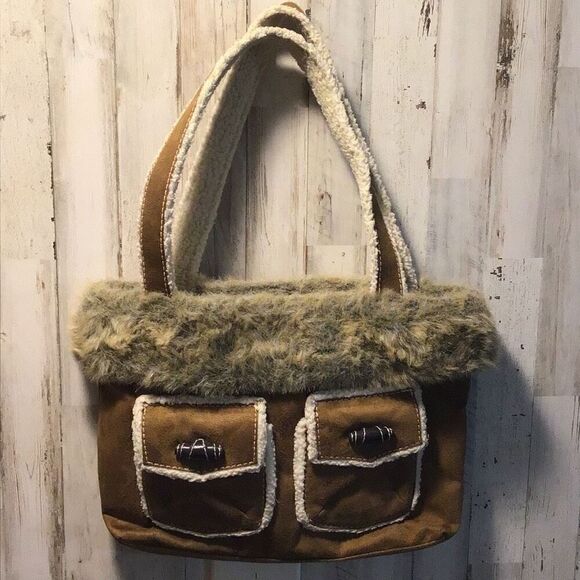  sweet, fuzzy, purse by bath and Bodywork’s - Picture 1 of 6